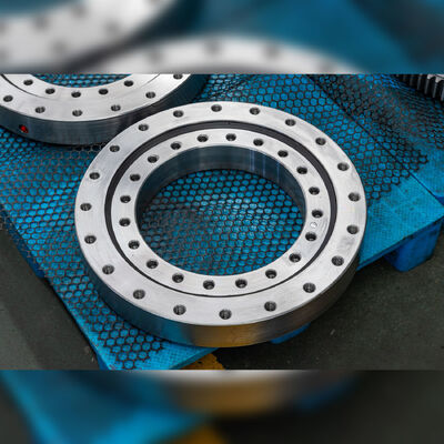 Купить XSU140844 Поворотный подшипник 774x914x56 мм для крановых деталей робота AGV с перекрестными роликовыми подшипниками Производство в сети